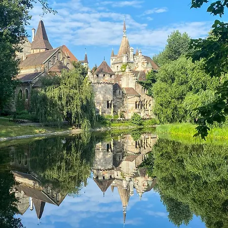 S7 - Sip Downtown Hideaway - Location By Bqa ブダペスト