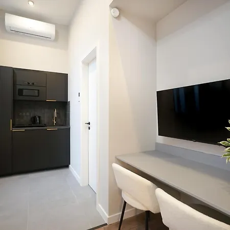 S7 - Sip Downtown Hideaway - Location By Bqa Будапешт